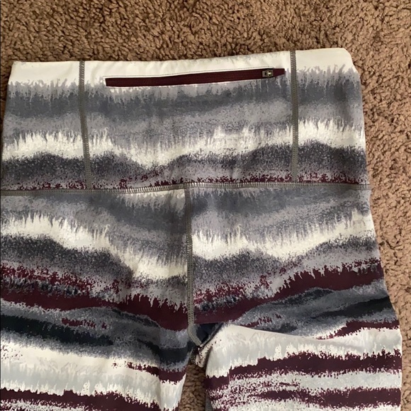 Printed Striped Leggings - Picture 4 of 6